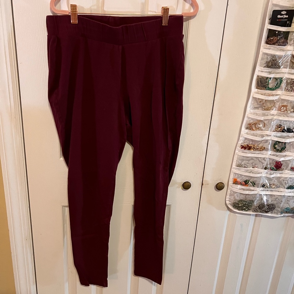 ❗️SOLD❗️Torrid Wine/Burgundy Leggings